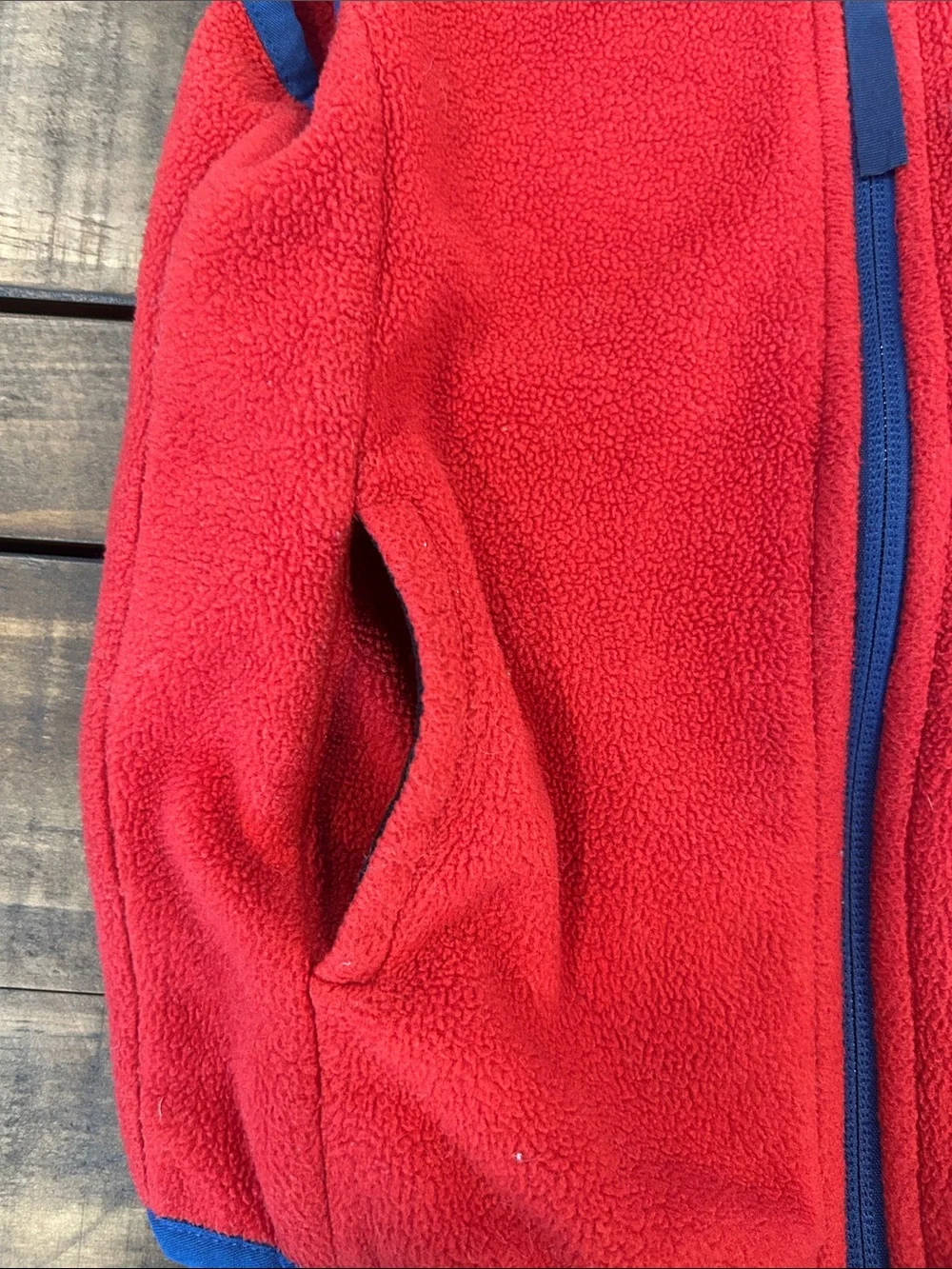Amazon Essentials 3-4Y Red Fleece Vest with Blue Trim for Kids